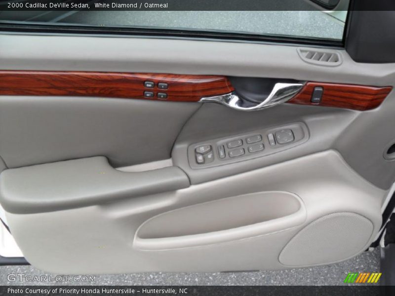 White Diamond / Oatmeal 2000 Cadillac DeVille Sedan