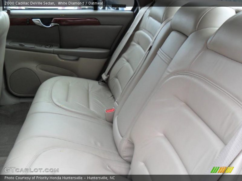 White Diamond / Oatmeal 2000 Cadillac DeVille Sedan