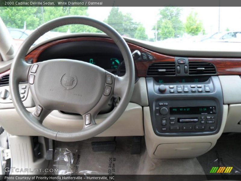 White Diamond / Oatmeal 2000 Cadillac DeVille Sedan