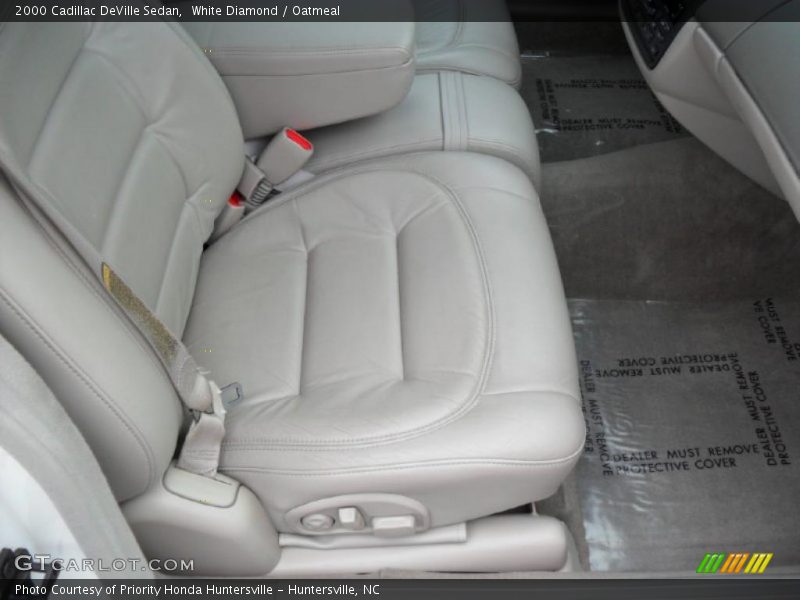 White Diamond / Oatmeal 2000 Cadillac DeVille Sedan