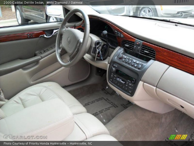 White Diamond / Oatmeal 2000 Cadillac DeVille Sedan