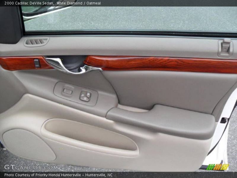 White Diamond / Oatmeal 2000 Cadillac DeVille Sedan