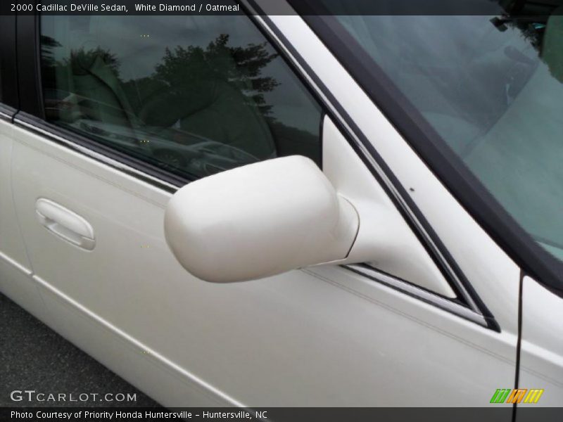 White Diamond / Oatmeal 2000 Cadillac DeVille Sedan