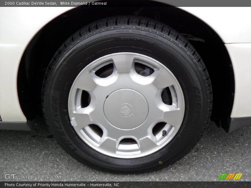 White Diamond / Oatmeal 2000 Cadillac DeVille Sedan