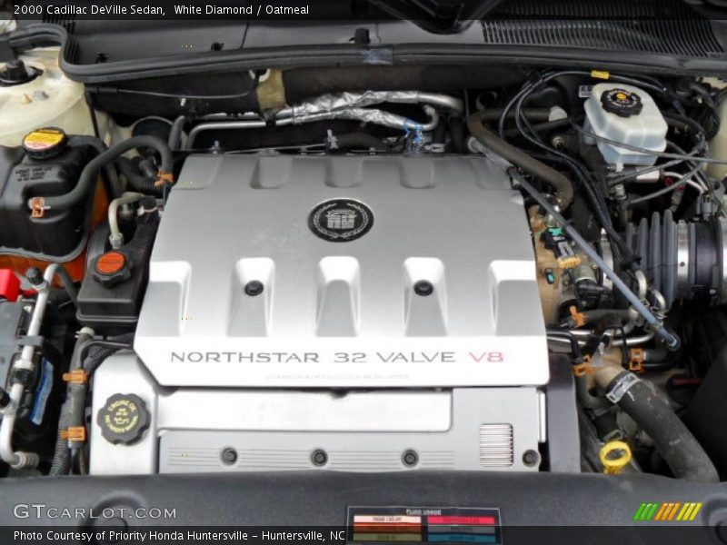 White Diamond / Oatmeal 2000 Cadillac DeVille Sedan