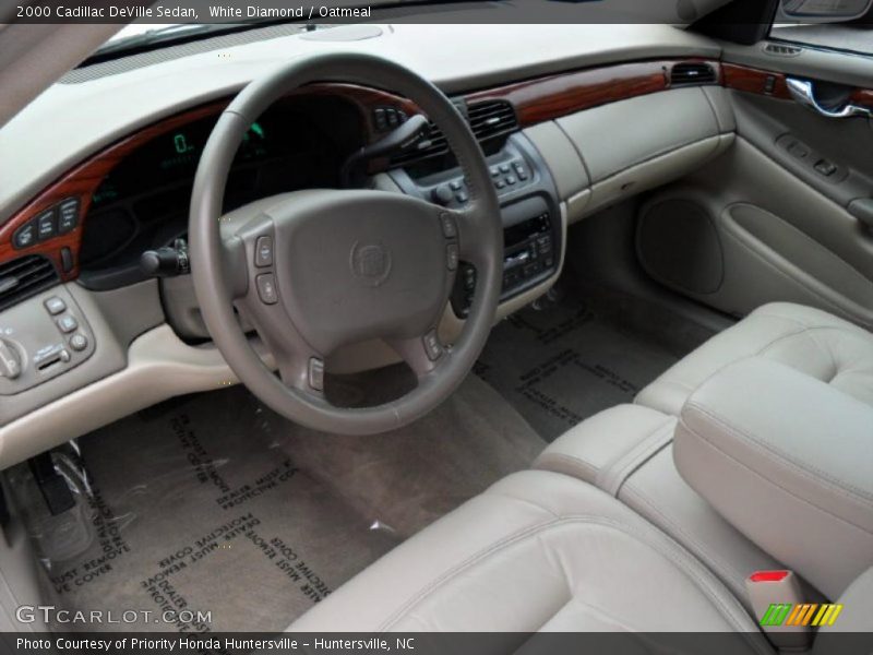 White Diamond / Oatmeal 2000 Cadillac DeVille Sedan