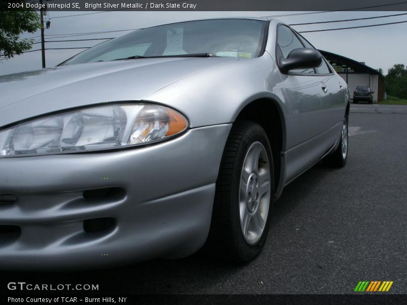 Bright Silver Metallic / Dark Slate Gray 2004 Dodge Intrepid SE