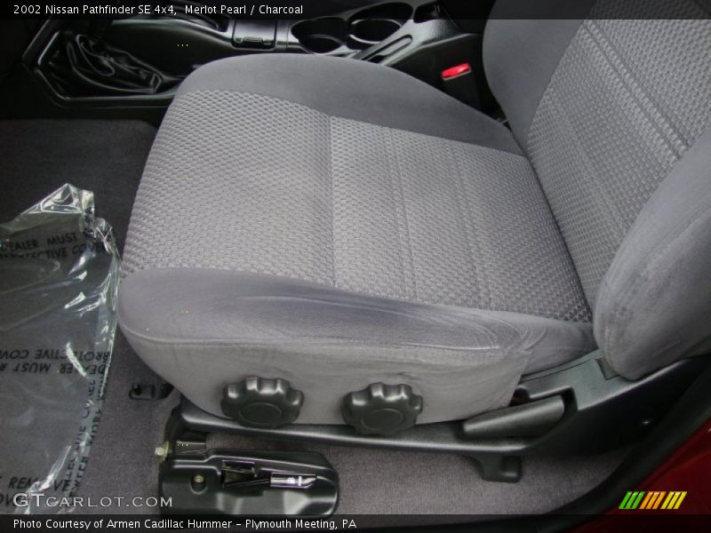Merlot Pearl / Charcoal 2002 Nissan Pathfinder SE 4x4
