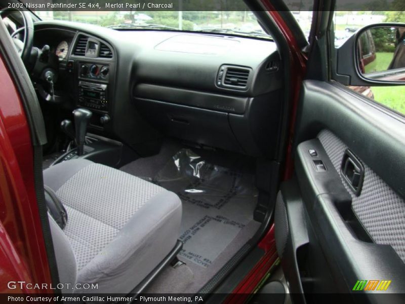 Merlot Pearl / Charcoal 2002 Nissan Pathfinder SE 4x4