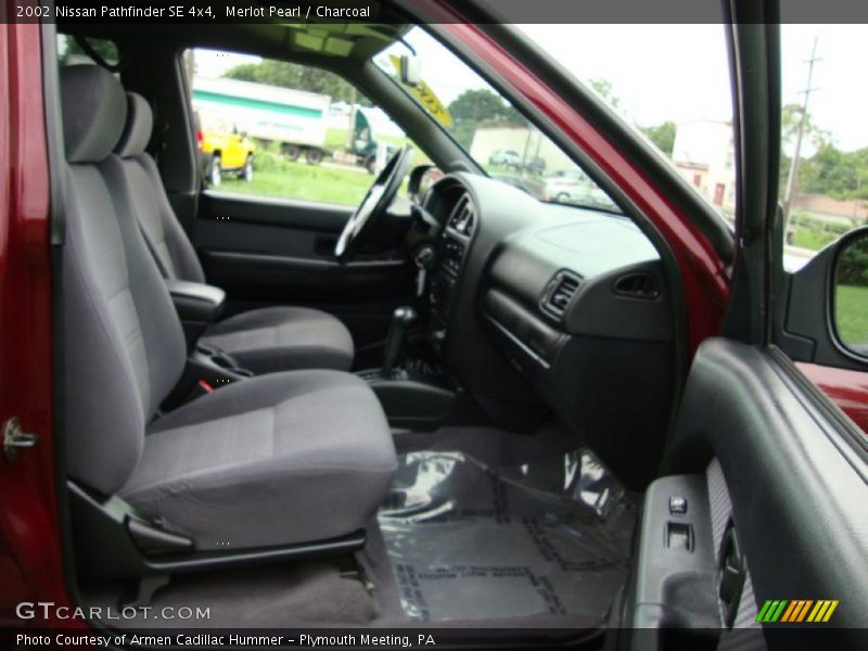 Merlot Pearl / Charcoal 2002 Nissan Pathfinder SE 4x4
