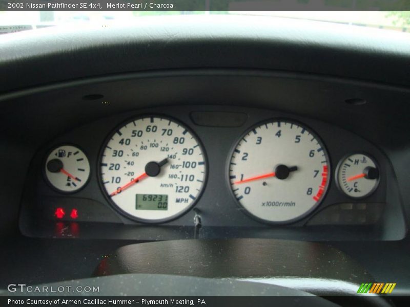 Merlot Pearl / Charcoal 2002 Nissan Pathfinder SE 4x4