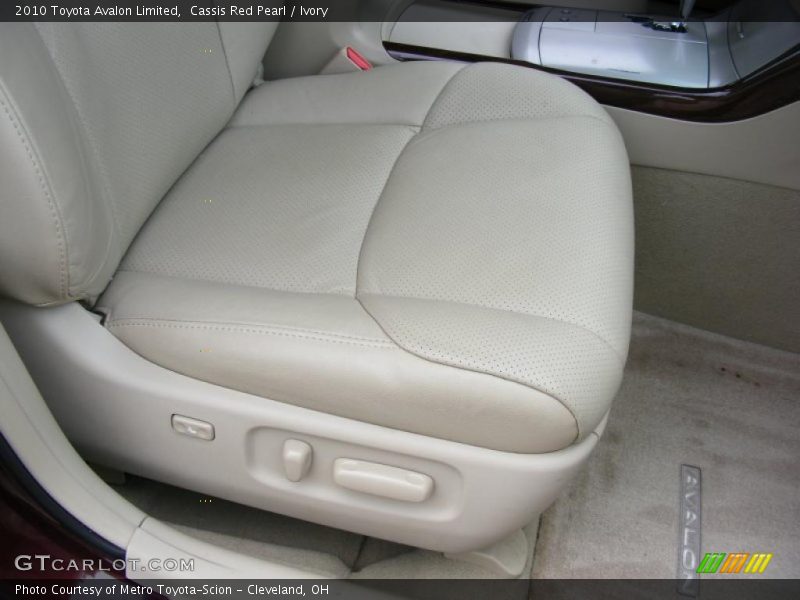 Cassis Red Pearl / Ivory 2010 Toyota Avalon Limited