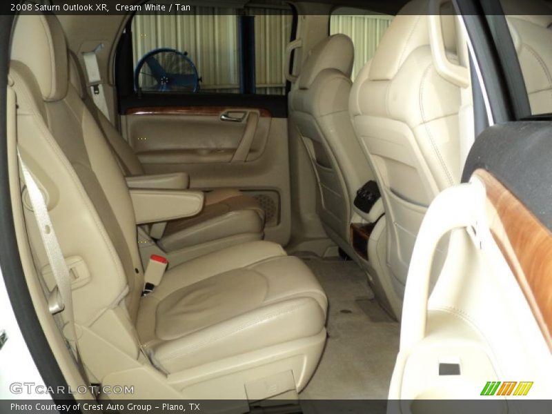 Cream White / Tan 2008 Saturn Outlook XR