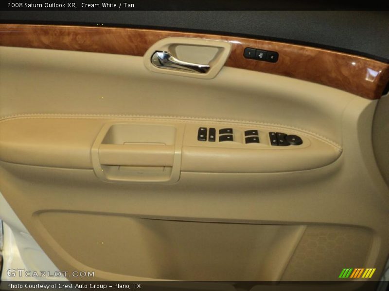 Cream White / Tan 2008 Saturn Outlook XR