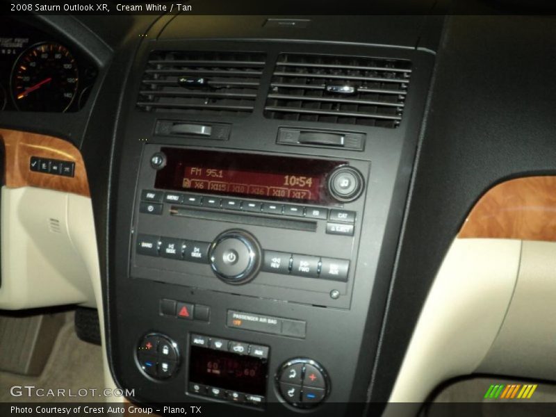 Cream White / Tan 2008 Saturn Outlook XR
