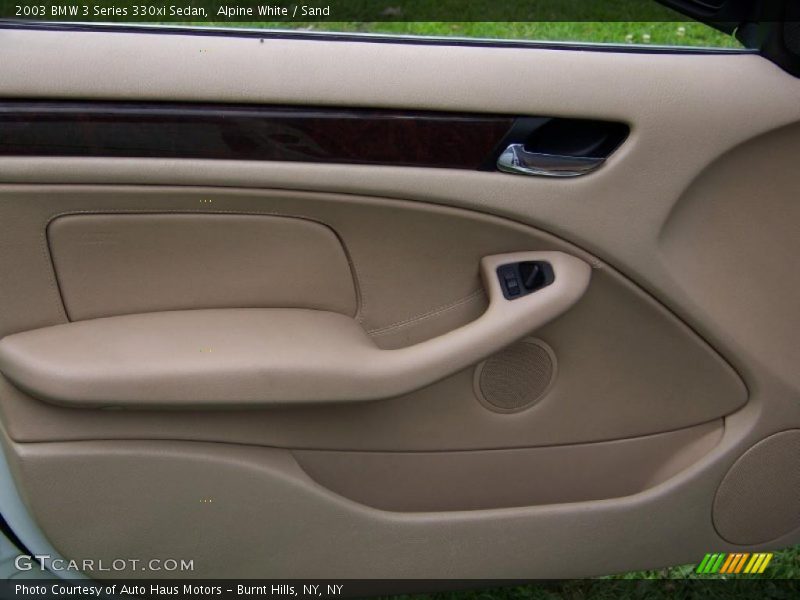 Alpine White / Sand 2003 BMW 3 Series 330xi Sedan