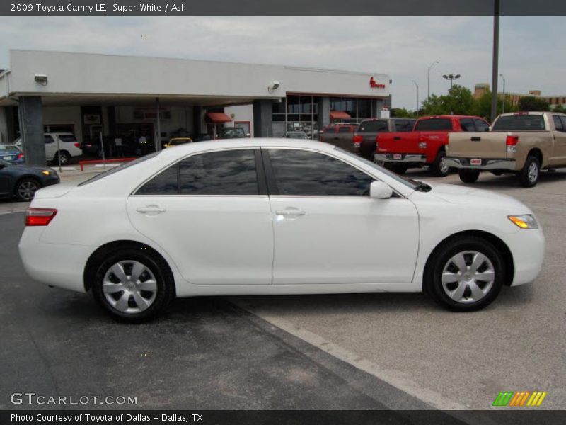 Super White / Ash 2009 Toyota Camry LE