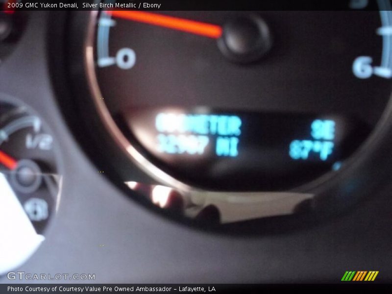 Silver Birch Metallic / Ebony 2009 GMC Yukon Denali