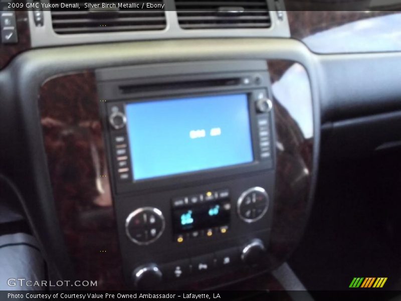 Silver Birch Metallic / Ebony 2009 GMC Yukon Denali