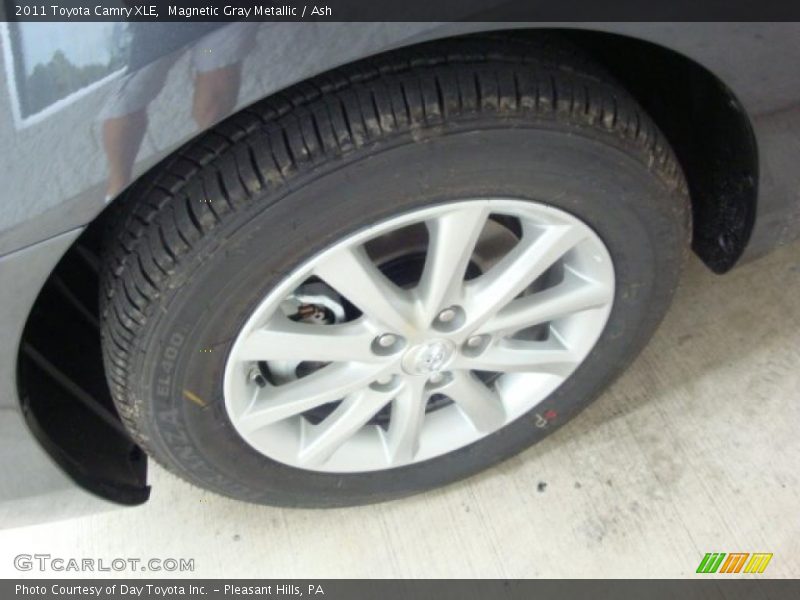 Magnetic Gray Metallic / Ash 2011 Toyota Camry XLE