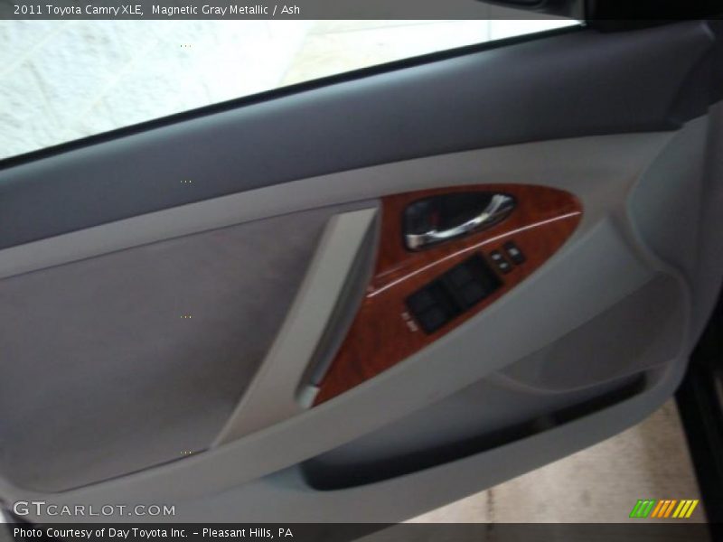 Magnetic Gray Metallic / Ash 2011 Toyota Camry XLE