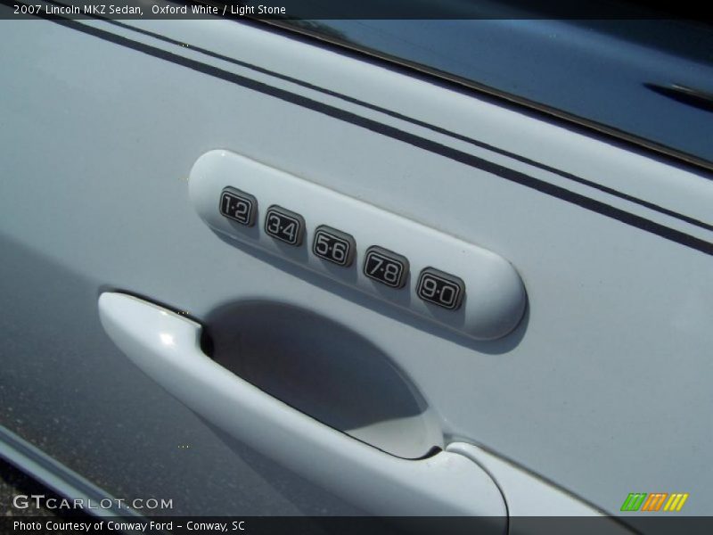 Oxford White / Light Stone 2007 Lincoln MKZ Sedan