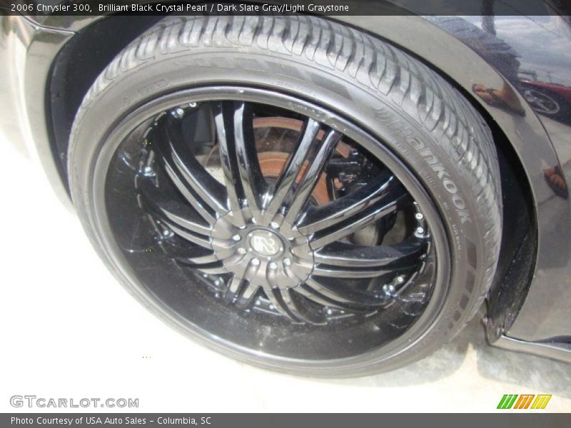 Brilliant Black Crystal Pearl / Dark Slate Gray/Light Graystone 2006 Chrysler 300