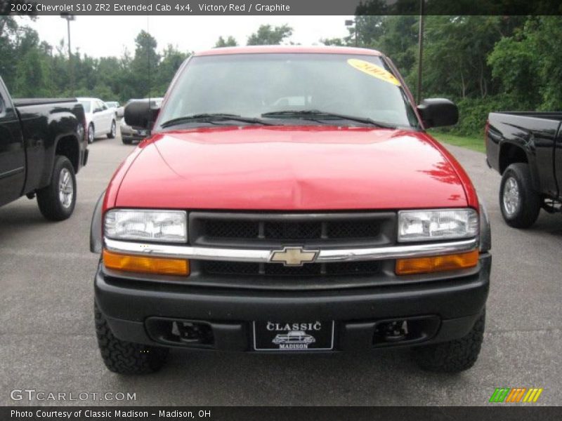 Victory Red / Graphite 2002 Chevrolet S10 ZR2 Extended Cab 4x4