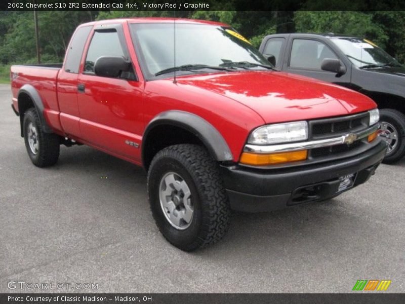 Victory Red / Graphite 2002 Chevrolet S10 ZR2 Extended Cab 4x4