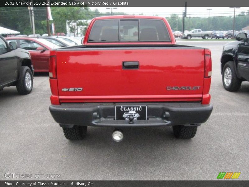 Victory Red / Graphite 2002 Chevrolet S10 ZR2 Extended Cab 4x4