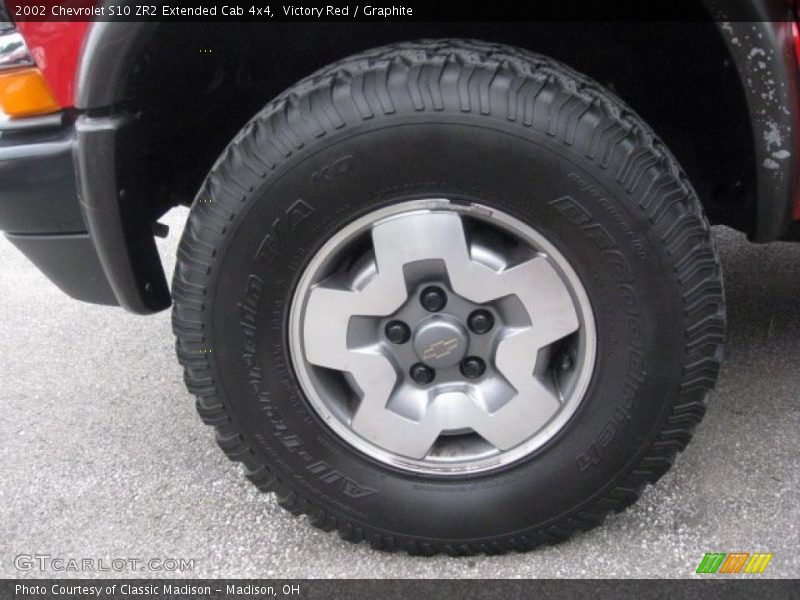 Victory Red / Graphite 2002 Chevrolet S10 ZR2 Extended Cab 4x4