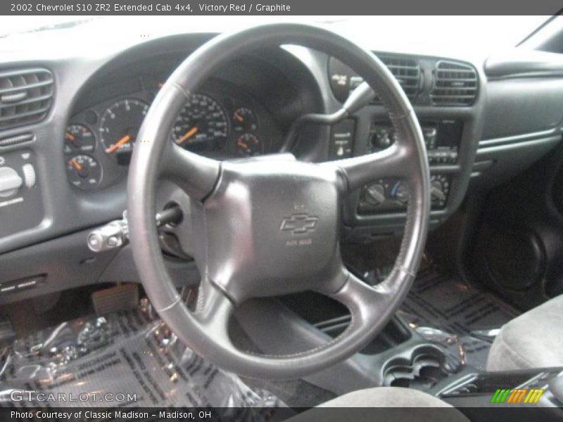 Victory Red / Graphite 2002 Chevrolet S10 ZR2 Extended Cab 4x4
