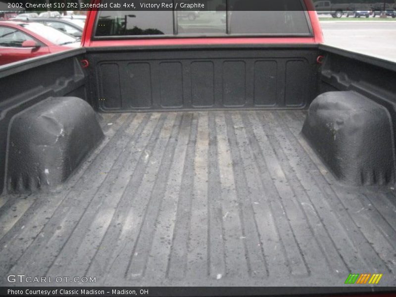 Victory Red / Graphite 2002 Chevrolet S10 ZR2 Extended Cab 4x4