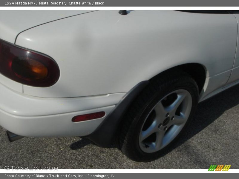 Chaste White / Black 1994 Mazda MX-5 Miata Roadster