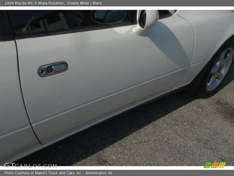 Chaste White / Black 1994 Mazda MX-5 Miata Roadster