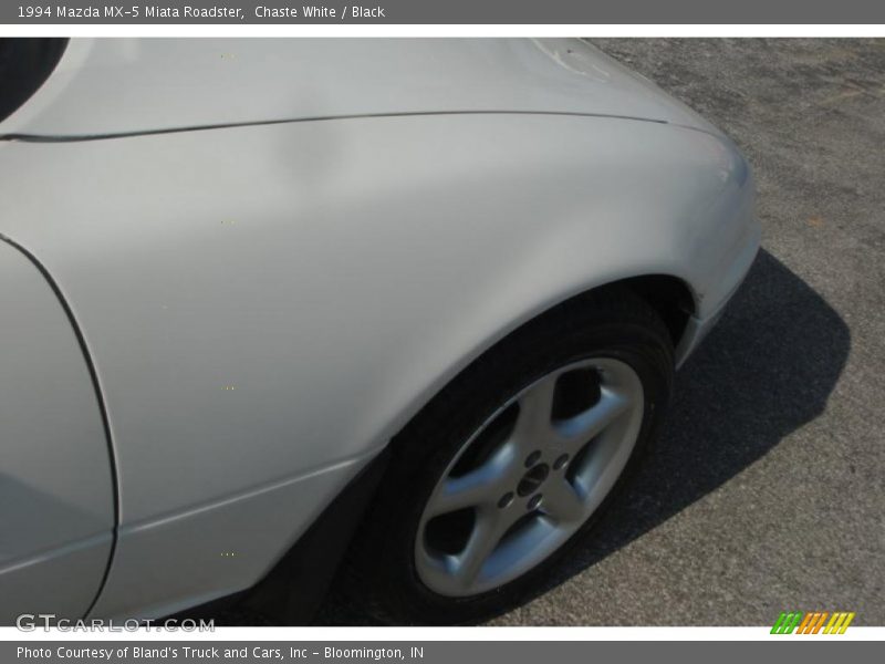 Chaste White / Black 1994 Mazda MX-5 Miata Roadster