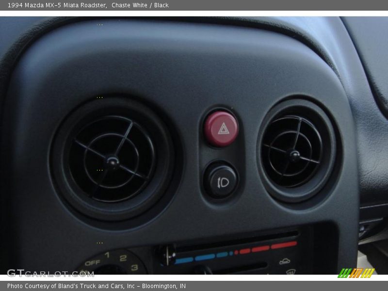 Chaste White / Black 1994 Mazda MX-5 Miata Roadster