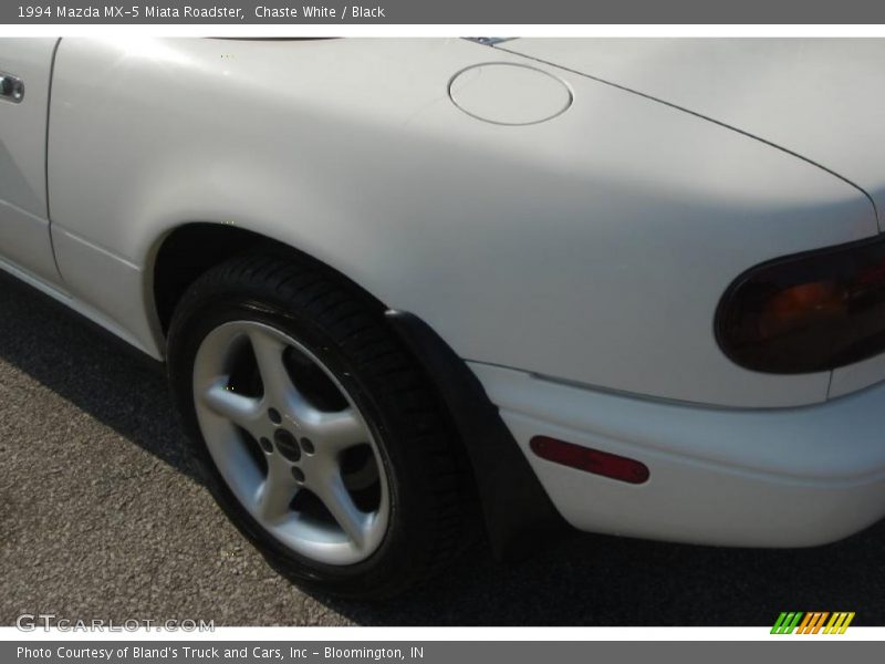 Chaste White / Black 1994 Mazda MX-5 Miata Roadster