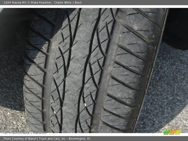 Chaste White / Black 1994 Mazda MX-5 Miata Roadster
