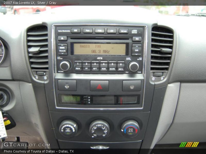 Silver / Gray 2007 Kia Sorento LX