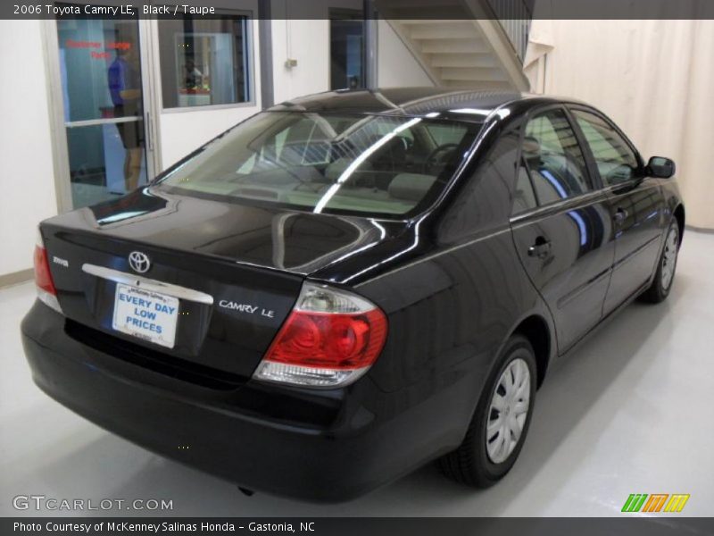 Black / Taupe 2006 Toyota Camry LE