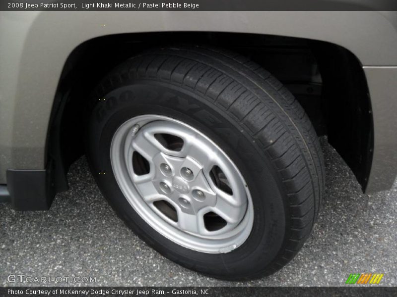 Light Khaki Metallic / Pastel Pebble Beige 2008 Jeep Patriot Sport