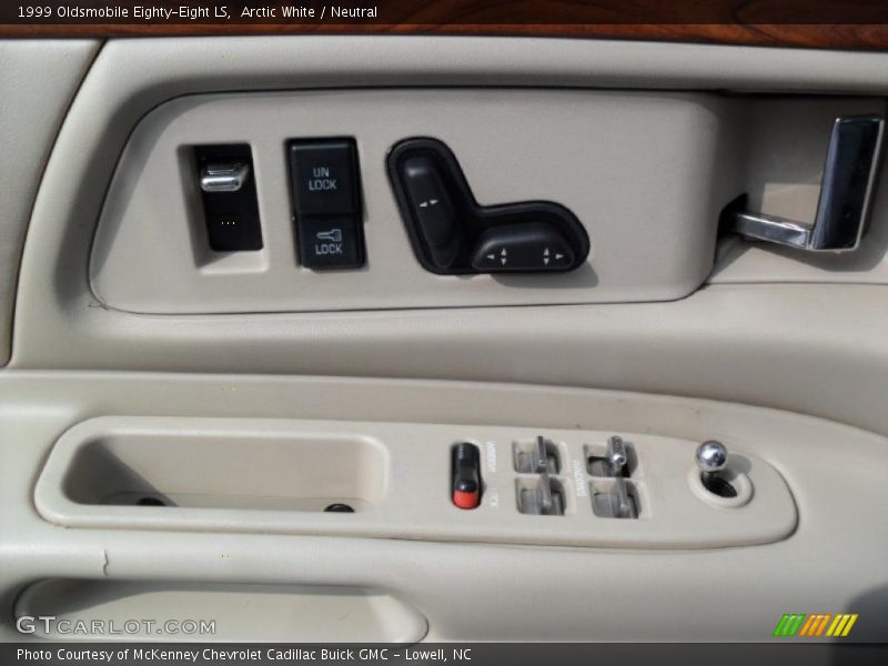 Arctic White / Neutral 1999 Oldsmobile Eighty-Eight LS
