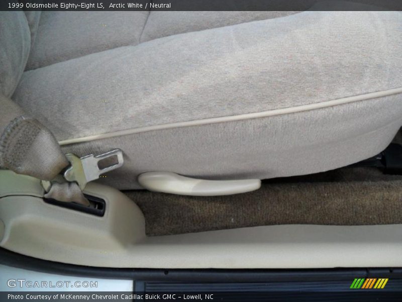 Arctic White / Neutral 1999 Oldsmobile Eighty-Eight LS