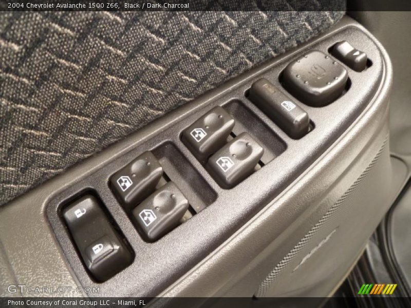 Black / Dark Charcoal 2004 Chevrolet Avalanche 1500 Z66
