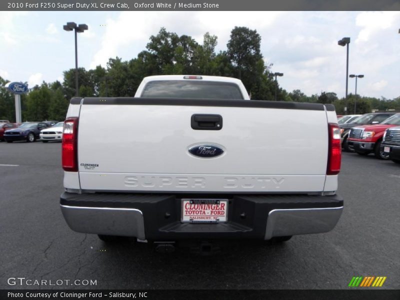 Oxford White / Medium Stone 2010 Ford F250 Super Duty XL Crew Cab