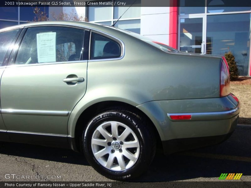 Fresco Green Metallic / Grey 2003 Volkswagen Passat GLS Sedan