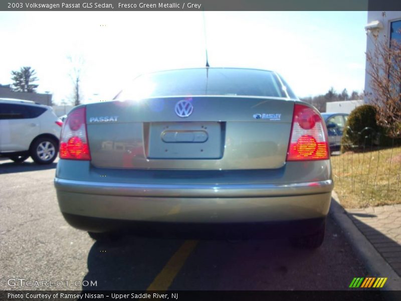 Fresco Green Metallic / Grey 2003 Volkswagen Passat GLS Sedan
