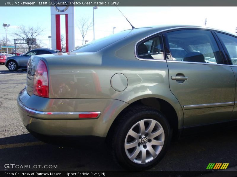 Fresco Green Metallic / Grey 2003 Volkswagen Passat GLS Sedan