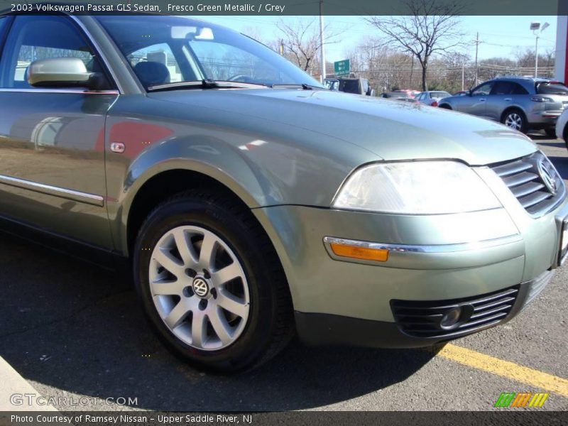 Fresco Green Metallic / Grey 2003 Volkswagen Passat GLS Sedan